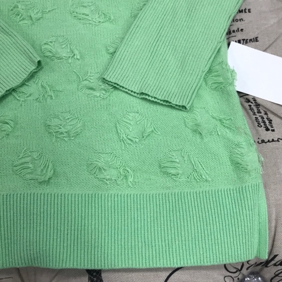 🔥HP🔥 Vince Camuto Floating Fringe Dot V-Neck Sweater - Picture 6 of 9